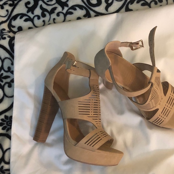NWOT beige platform shoes - Picture 2 of 8